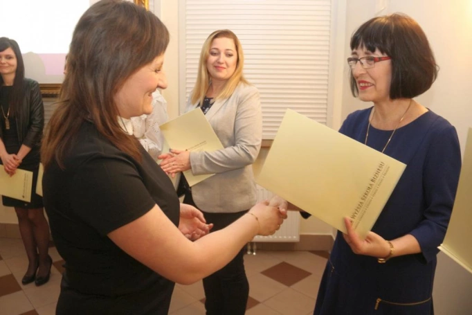 Zdjęcie nr 30 z galerii Absolwenci oświatowych studiów podyplomowych odebrali dyplomy i wyróżnienia