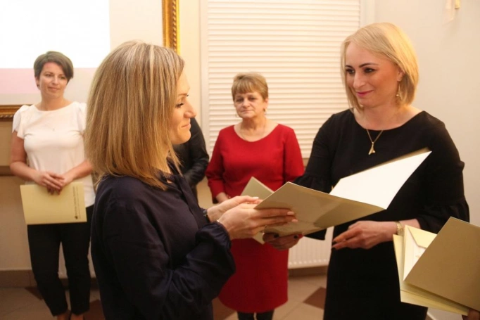 Zdjęcie nr 37 z galerii Absolwenci oświatowych studiów podyplomowych odebrali dyplomy i wyróżnienia