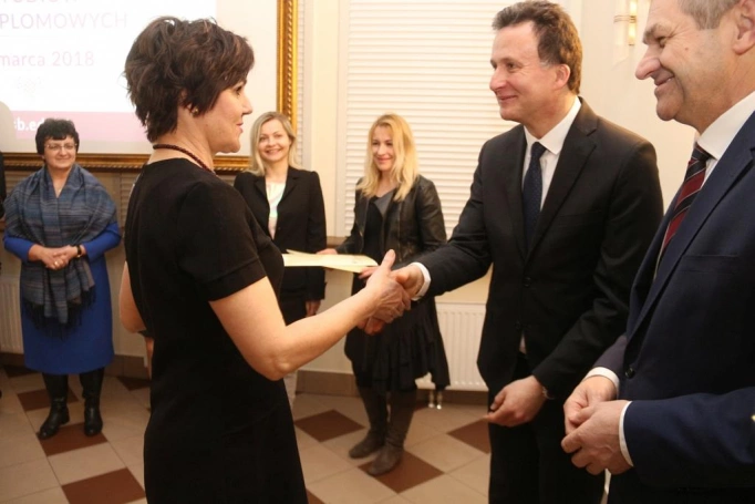 Zdjęcie nr 43 z galerii Absolwenci oświatowych studiów podyplomowych odebrali dyplomy i wyróżnienia