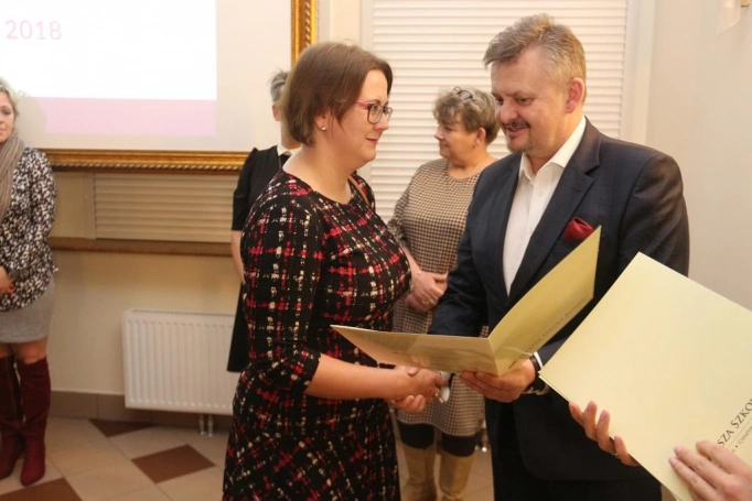 Zdjęcie nr 48 z galerii Absolwenci oświatowych studiów podyplomowych odebrali dyplomy i wyróżnienia