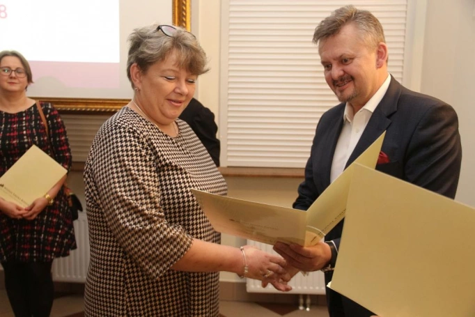 Zdjęcie nr 49 z galerii Absolwenci oświatowych studiów podyplomowych odebrali dyplomy i wyróżnienia