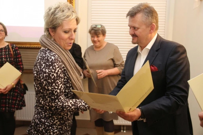 Zdjęcie nr 50 z galerii Absolwenci oświatowych studiów podyplomowych odebrali dyplomy i wyróżnienia
