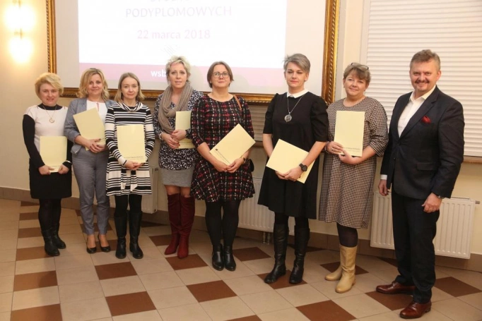 Zdjęcie nr 51 z galerii Absolwenci oświatowych studiów podyplomowych odebrali dyplomy i wyróżnienia