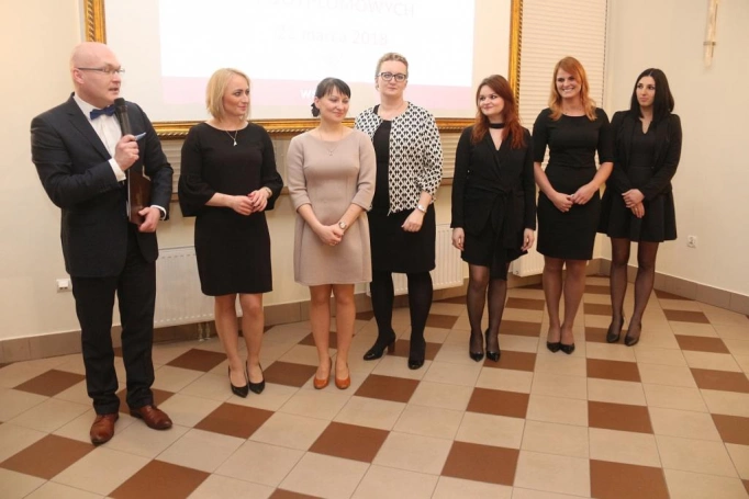 Zdjęcie nr 56 z galerii Absolwenci oświatowych studiów podyplomowych odebrali dyplomy i wyróżnienia