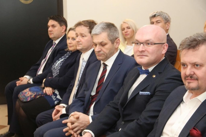 Zdjęcie nr 2 z galerii Absolwenci oświatowych studiów podyplomowych odebrali dyplomy i wyróżnienia