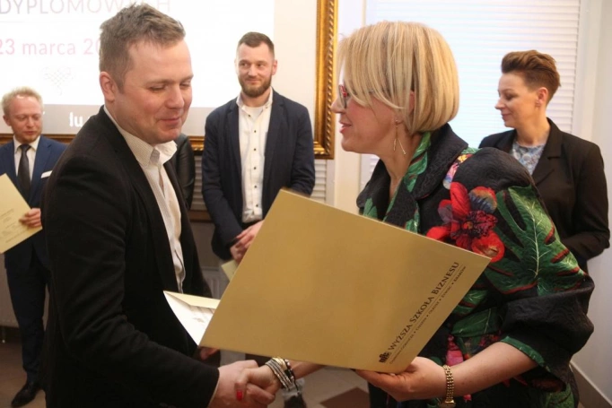 Zdjęcie nr 38 z galerii Gala Akademicka dla absolwentów biznesowych studiów podyplomowych