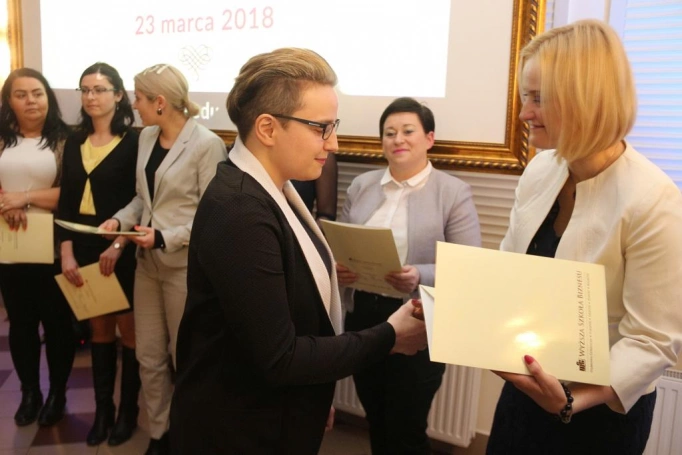 Zdjęcie nr 46 z galerii Gala Akademicka dla absolwentów biznesowych studiów podyplomowych