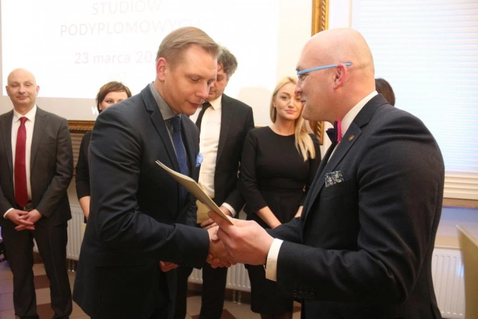 Zdjęcie nr 52 z galerii Gala Akademicka dla absolwentów biznesowych studiów podyplomowych