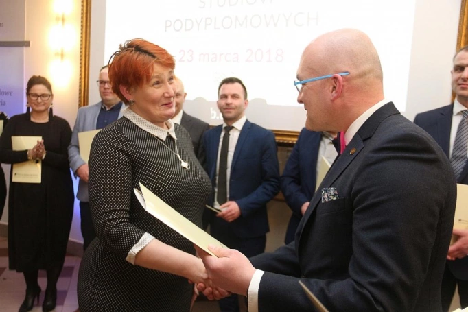 Zdjęcie nr 59 z galerii Gala Akademicka dla absolwentów biznesowych studiów podyplomowych