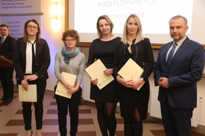 Zdjęcie nr 74 z galerii Gala Akademicka dla absolwentów biznesowych studiów podyplomowych