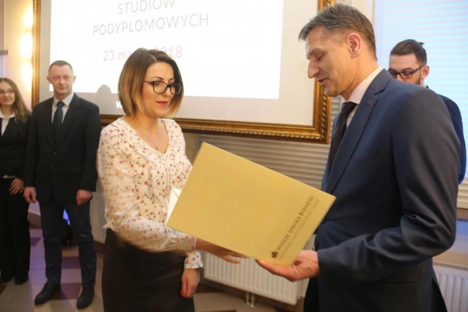 Zdjęcie nr 75 z galerii Gala Akademicka dla absolwentów biznesowych studiów podyplomowych