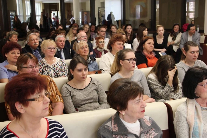 Zdjęcie nr 2 z galerii "Radość życia możliwa jest wtedy, gdy człowiek jest na swoim miejscu" - ojciec Leon Knabit odwiedził Wyższą Szkołę Biznesu w Dąbrowie Górniczej