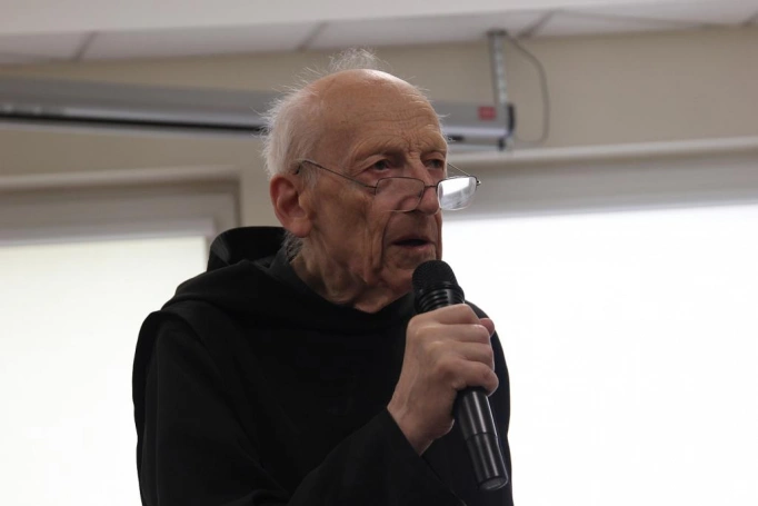 Zdjęcie nr 4 z galerii "Radość życia możliwa jest wtedy, gdy człowiek jest na swoim miejscu" - ojciec Leon Knabit odwiedził Wyższą Szkołę Biznesu w Dąbrowie Górniczej