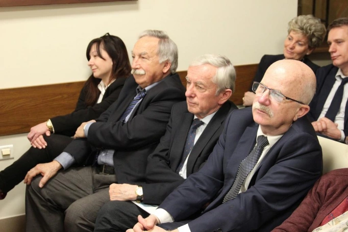 Zdjęcie nr 5 z galerii "Radość życia możliwa jest wtedy, gdy człowiek jest na swoim miejscu" - ojciec Leon Knabit odwiedził Wyższą Szkołę Biznesu w Dąbrowie Górniczej