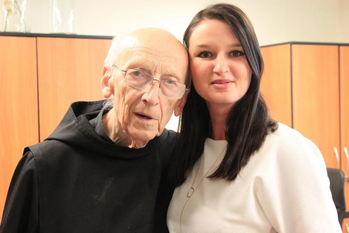 Zdjęcie nr 17 z galerii "Radość życia możliwa jest wtedy, gdy człowiek jest na swoim miejscu" - ojciec Leon Knabit odwiedził Wyższą Szkołę Biznesu w Dąbrowie Górniczej