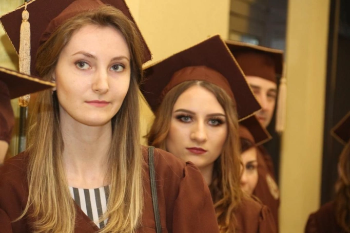 Zdjęcie nr 14 z galerii Absolwenci studiów w WSB odebrali dyplomy