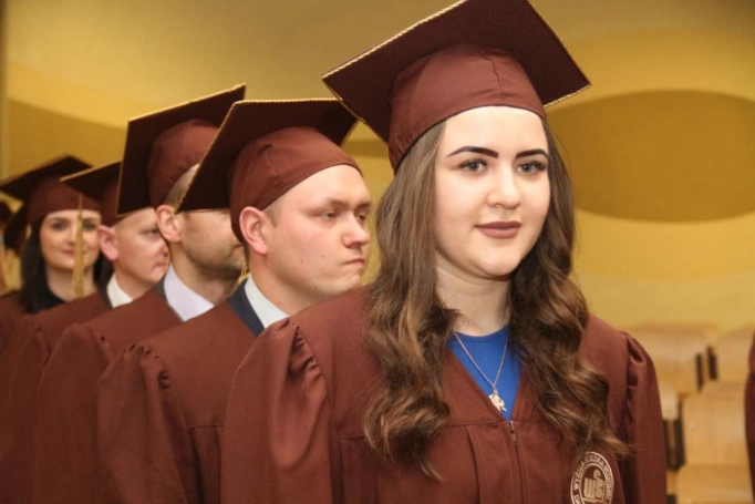 Zdjęcie nr 15 z galerii Absolwenci studiów w WSB odebrali dyplomy