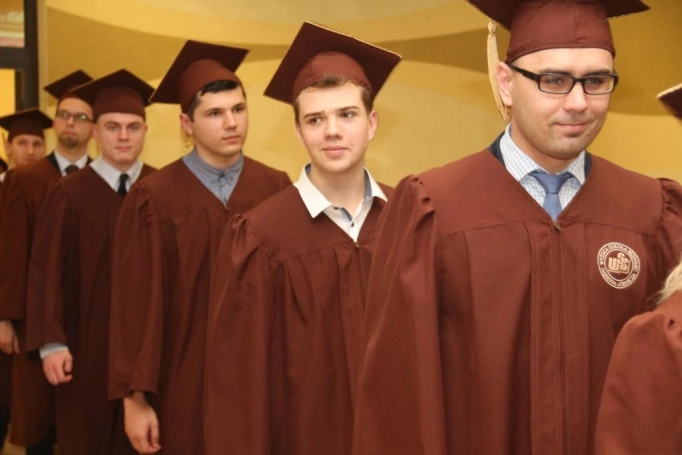 Zdjęcie nr 16 z galerii Absolwenci studiów w WSB odebrali dyplomy