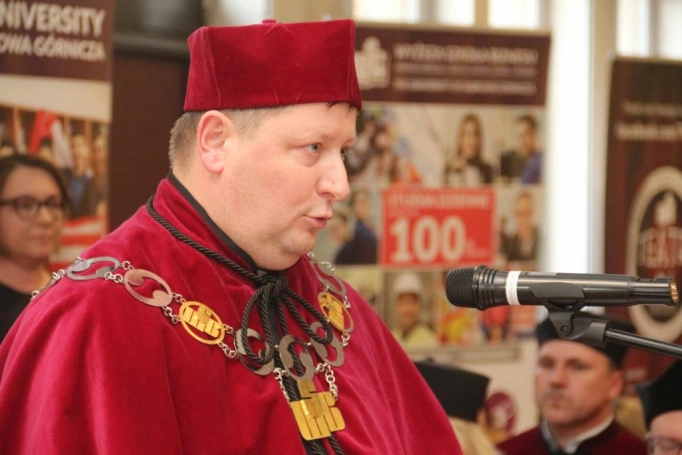 Zdjęcie nr 6 z galerii Absolwenci studiów w WSB odebrali dyplomy