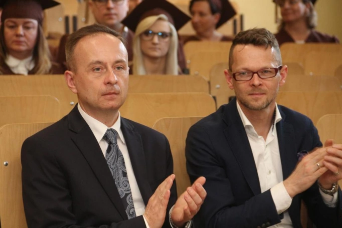 Zdjęcie nr 19 z galerii Absolwenci studiów w WSB odebrali dyplomy