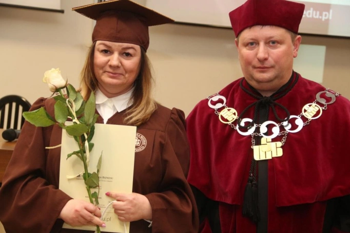 Zdjęcie nr 41 z galerii Absolwenci studiów w WSB odebrali dyplomy