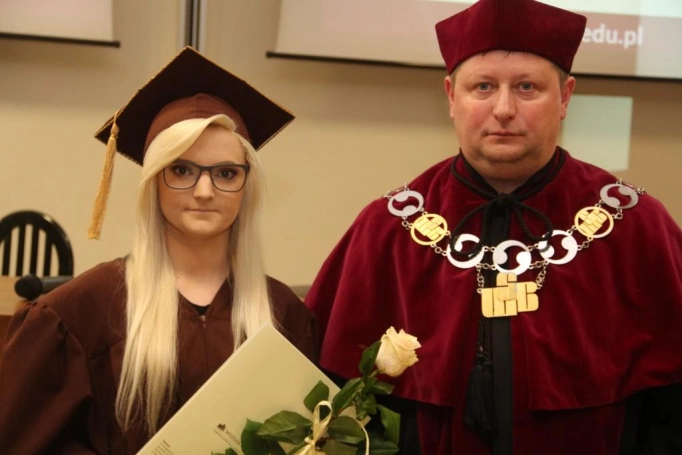 Zdjęcie nr 42 z galerii Absolwenci studiów w WSB odebrali dyplomy