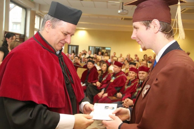 Zdjęcie nr 46 z galerii Absolwenci studiów w WSB odebrali dyplomy