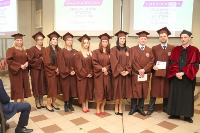 Zdjęcie nr 57 z galerii Absolwenci studiów w WSB odebrali dyplomy
