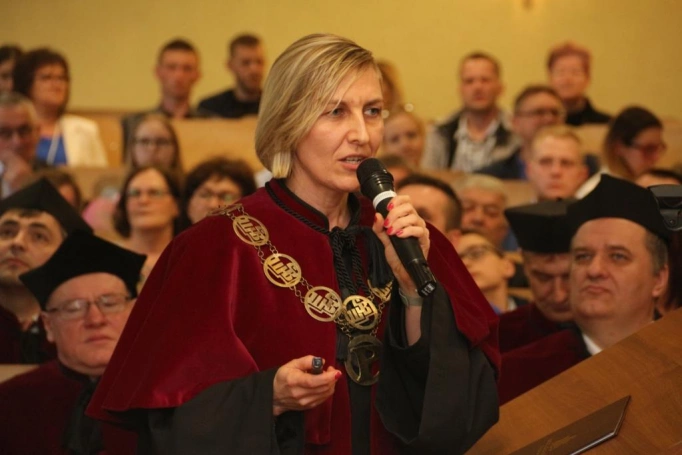 Zdjęcie nr 74 z galerii Absolwenci studiów w WSB odebrali dyplomy