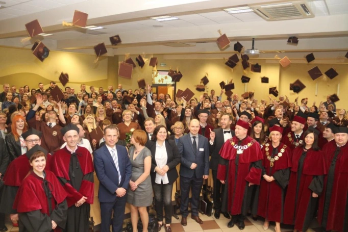 Zdjęcie nr 76 z galerii Absolwenci studiów w WSB odebrali dyplomy