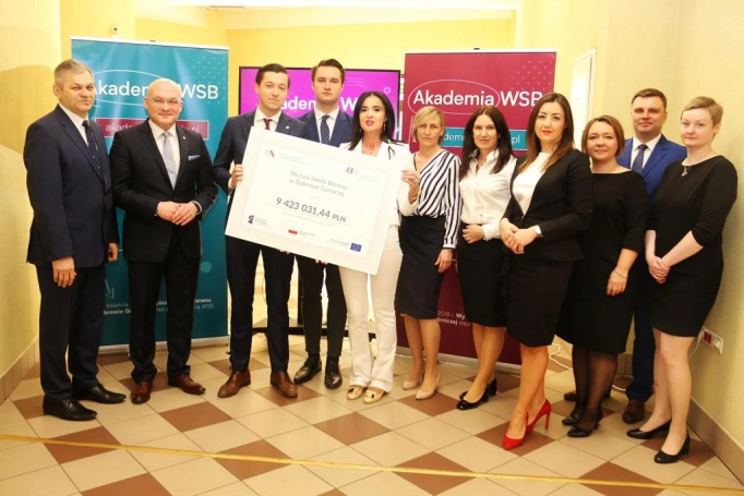 Zdjęcie nr 2 z galerii Nowe kierunki studiów, szkolenia i staże dla studentów – Akademia WSB otrzymała 10 mln zł dofinansowania