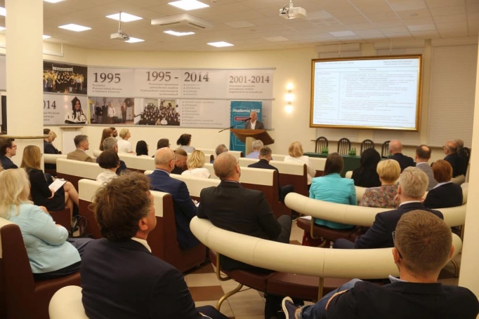 Zdjęcie nr 22 z galerii Doktoranci z całej Polski rozmawiali o paradygmatach współczesnego zarządzania organizacjami