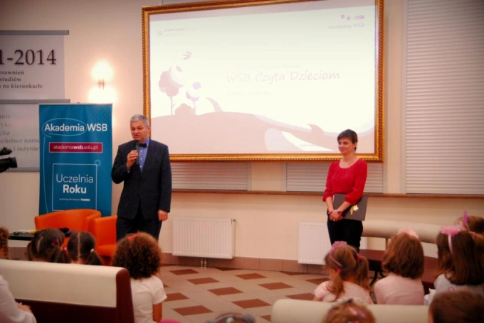 Zdjęcie nr 1 z galerii Finał akcji "WSB czyta dzieciom"