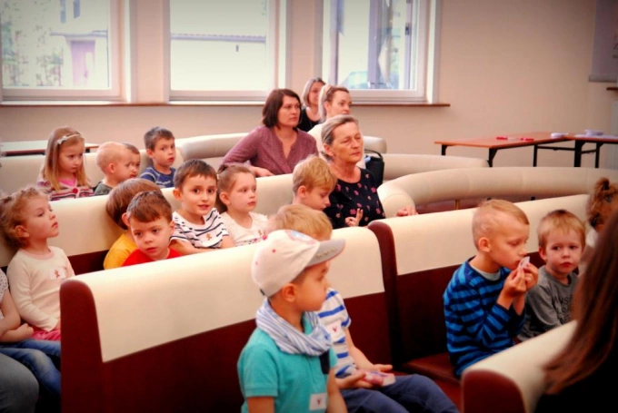 Zdjęcie nr 4 z galerii Finał akcji "WSB czyta dzieciom"