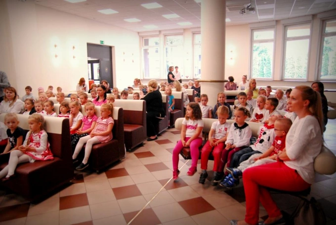 Zdjęcie nr 6 z galerii Finał akcji "WSB czyta dzieciom"