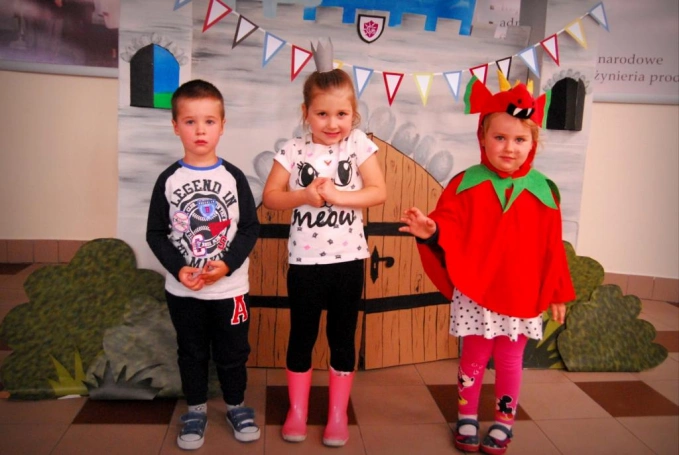 Zdjęcie nr 11 z galerii Finał akcji "WSB czyta dzieciom"