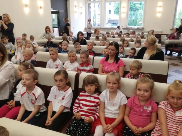 Zdjęcie nr 26 z galerii Finał akcji "WSB czyta dzieciom"