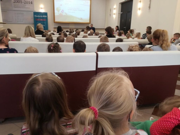 Zdjęcie nr 27 z galerii Finał akcji "WSB czyta dzieciom"