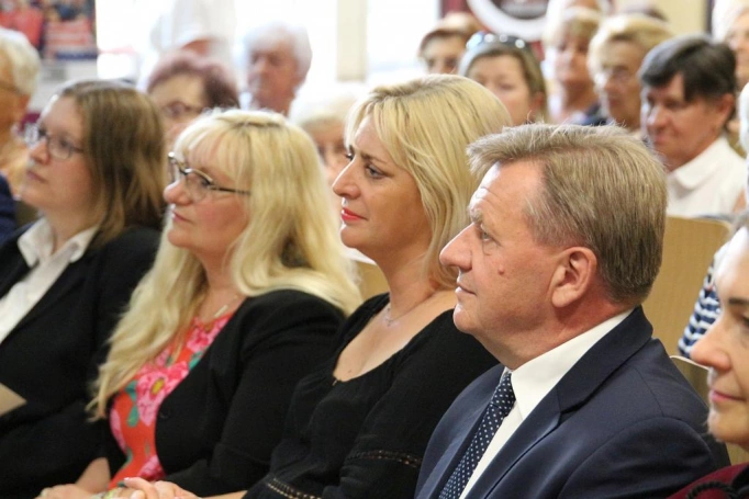 Zdjęcie nr 7 z galerii Słuchacze Uniwersytetu Trzeciego Wieku Akademii WSB zakończyli rok akademicki 
