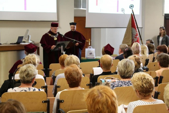 Zdjęcie nr 13 z galerii Słuchacze Uniwersytetu Trzeciego Wieku Akademii WSB zakończyli rok akademicki 