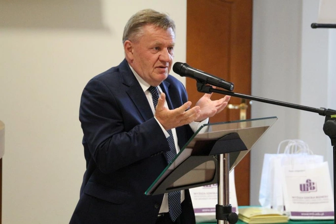 Zdjęcie nr 3 z galerii Słuchacze Uniwersytetu Trzeciego Wieku Akademii WSB zakończyli rok akademicki 