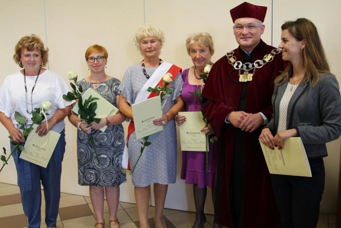 Zdjęcie nr 22 z galerii Słuchacze Uniwersytetu Trzeciego Wieku Akademii WSB zakończyli rok akademicki 