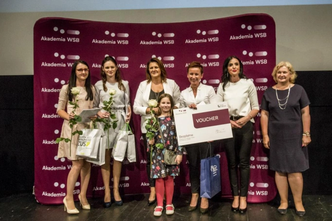 Zdjęcie nr 24 z galerii Absolwenci studiów podyplomowych Akademii WSB odebrali dyplomy oraz wyróżnienia