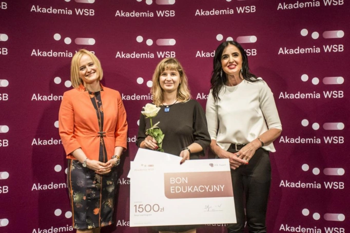 Zdjęcie nr 26 z galerii Absolwenci studiów podyplomowych Akademii WSB odebrali dyplomy oraz wyróżnienia