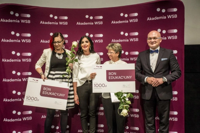 Zdjęcie nr 20 z galerii Absolwenci studiów podyplomowych Akademii WSB odebrali dyplomy oraz wyróżnienia