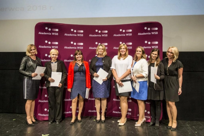 Zdjęcie nr 44 z galerii Absolwenci studiów podyplomowych Akademii WSB odebrali dyplomy oraz wyróżnienia