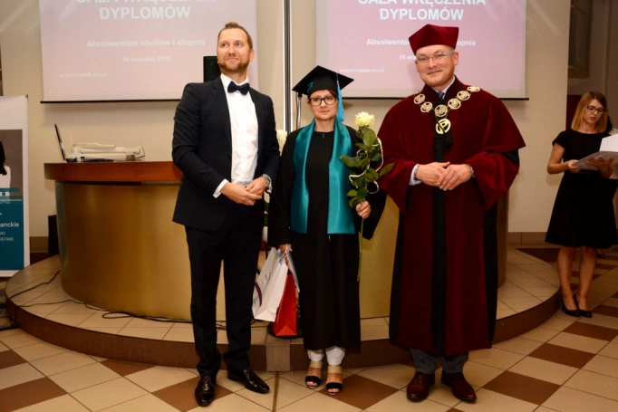Zdjęcie nr 8 z galerii Absolwenci studiów licencjackich i inżynierskich odebrali dyplomy, przyznano wyróżnienie "Lider Roku"