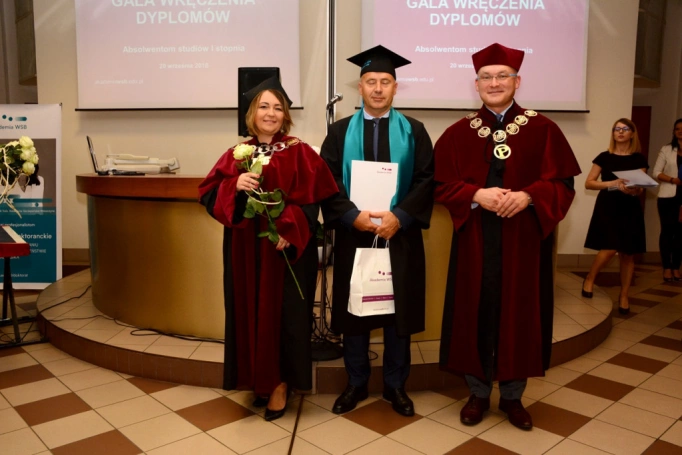 Zdjęcie nr 13 z galerii Absolwenci studiów licencjackich i inżynierskich odebrali dyplomy, przyznano wyróżnienie "Lider Roku"