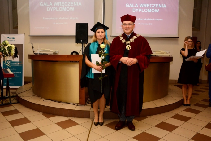 Zdjęcie nr 14 z galerii Absolwenci studiów licencjackich i inżynierskich odebrali dyplomy, przyznano wyróżnienie "Lider Roku"