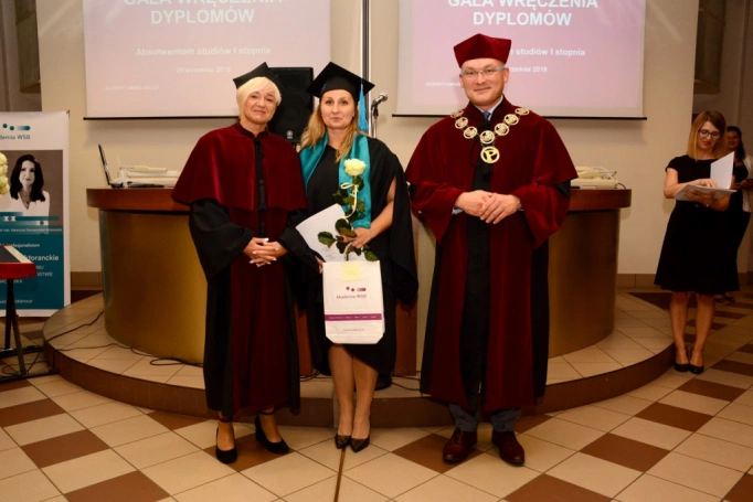 Zdjęcie nr 15 z galerii Absolwenci studiów licencjackich i inżynierskich odebrali dyplomy, przyznano wyróżnienie "Lider Roku"